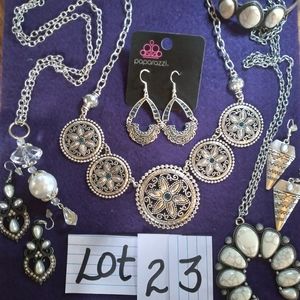 Paparazzi Jewelry lot 23